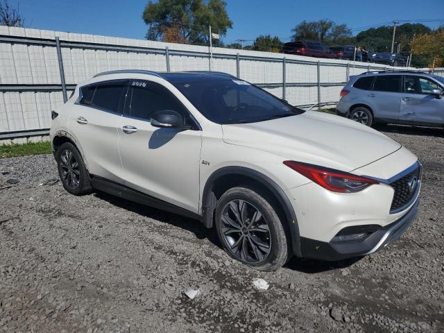 SJKCH5CR3HA028309 - 2017 INFINITI QX30 BASE 白色 照片 4
