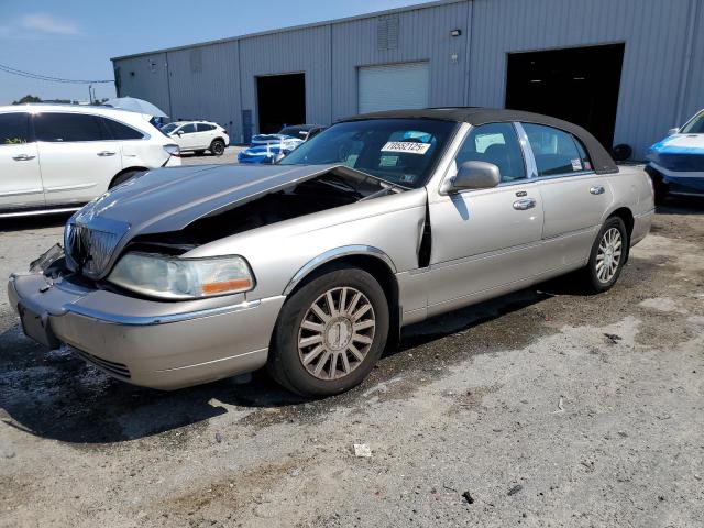 2003 LINCOLN TOWN CAR SIGNATURE, 