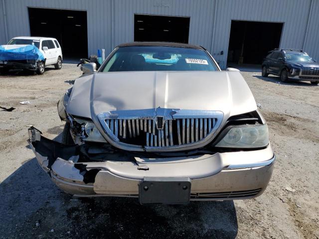 1LNHM82W73Y610390 - 2003 LINCOLN TOWN CAR SIGNATURE თაფლისფერი ფოტო 5