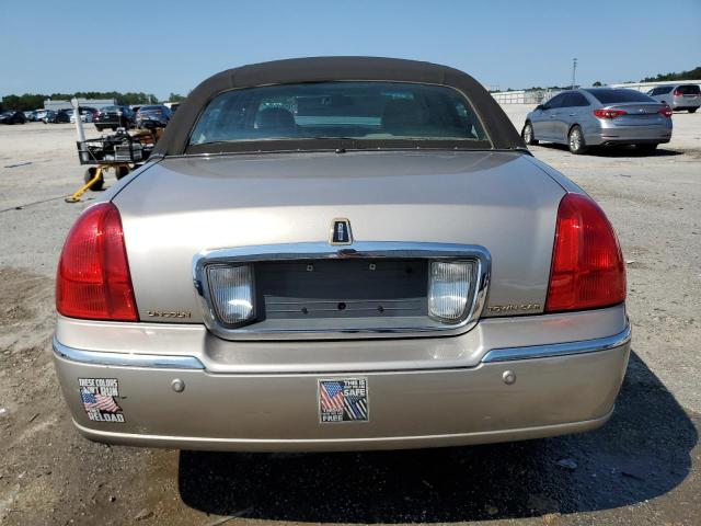 1LNHM82W73Y610390 - 2003 LINCOLN TOWN CAR SIGNATURE თაფლისფერი ფოტო 6
