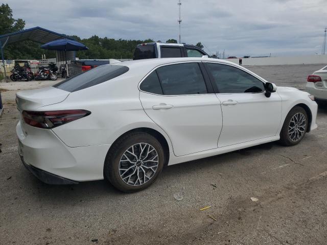 4T1C11AKXNU633939 - 2022 TOYOTA CAMRY LE WHITE photo 3