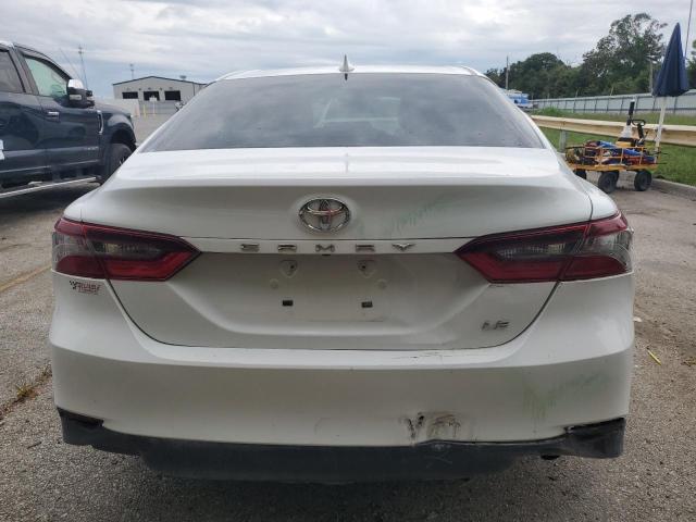 4T1C11AKXNU633939 - 2022 TOYOTA CAMRY LE WHITE photo 6