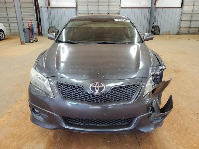 4T1BF3EK3AU074585 - 2010 TOYOTA CAMRY BASE Gris photo 5