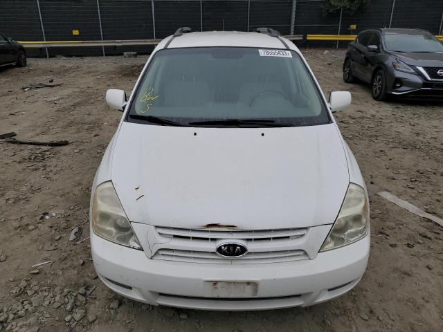 KNDMG4C35A6325543 - 2010 KIA SEDONA LX WHITE photo 5