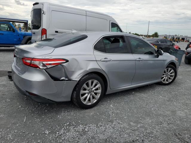 4T1C11AK0LU883672 - 2020 TOYOTA CAMRY LE SILVER photo 3