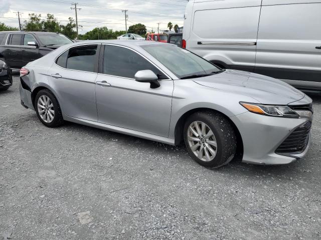 4T1C11AK0LU883672 - 2020 TOYOTA CAMRY LE SILVER photo 4