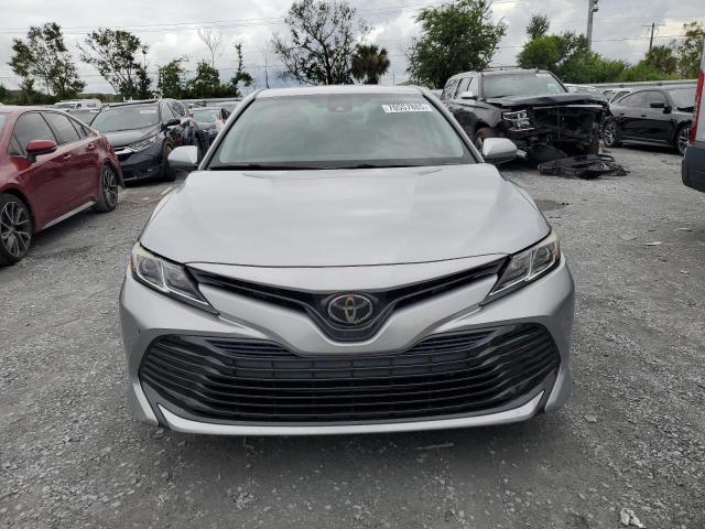4T1C11AK0LU883672 - 2020 TOYOTA CAMRY LE SILVER photo 5