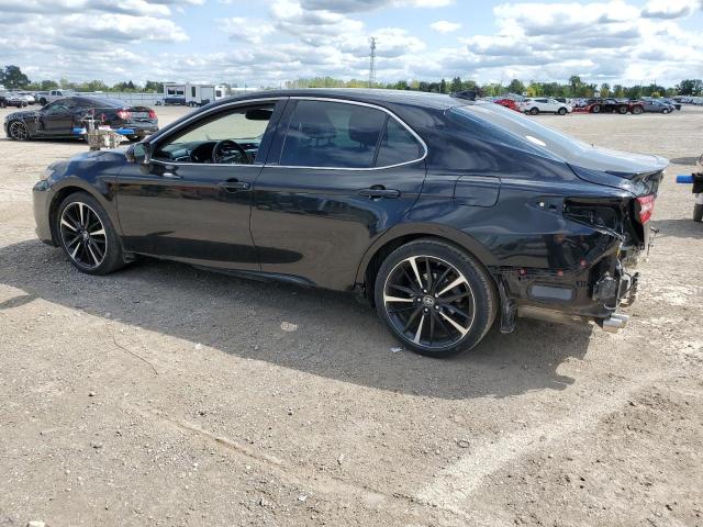 4T1B61HK9JU099748 - 2018 TOYOTA CAMRY XSE BLACK photo 2