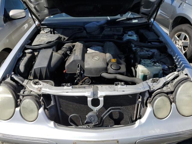 WDBJF65J02B464449 - 2002 MERCEDES-BENZ E 320 SILVER photo 11