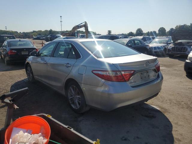 4T1BF1FK2FU059926 - 2015 TOYOTA CAMRY LE SILVER photo 2