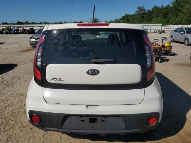 KNDJN2A29J7575059 - 2018 KIA SOUL WHITE photo 6