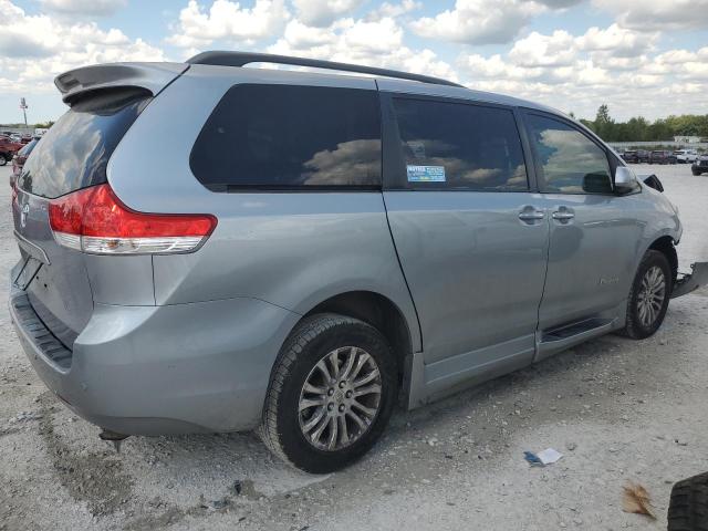 5TDYK3DC6CS235796 - 2012 TOYOTA SIENNA XLE Szary zdjęcie 3