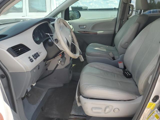5TDYK3DC6CS235796 - 2012 TOYOTA SIENNA XLE Szary zdjęcie 7