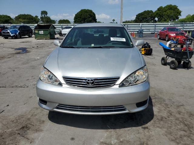4T1BE32K16U138962 - 2006 TOYOTA CAMRY LE SILVER photo 5