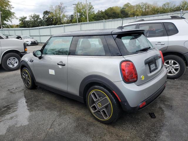 WMW13DJ00R2U70125 - 2024 MINI COOPER SE SILVER photo 2