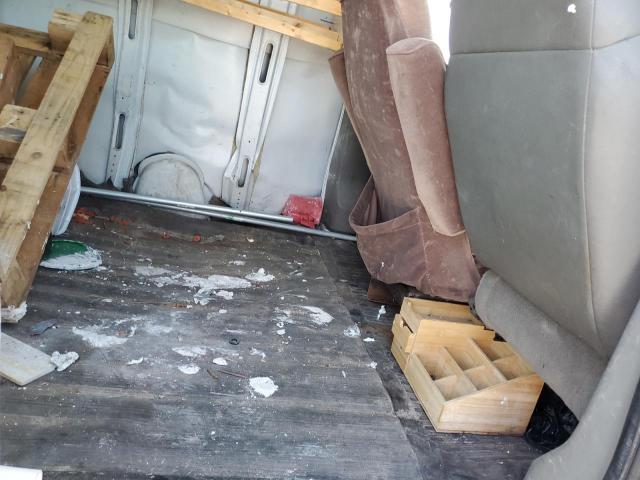 1GCFG15X541104274 - 2004 CHEVROLET EXPRESS G1 WHITE photo 11