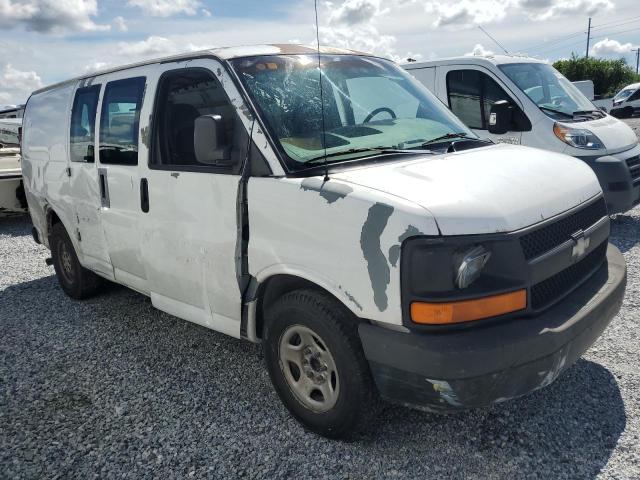1GCFG15X541104274 - 2004 CHEVROLET EXPRESS G1 WHITE photo 4