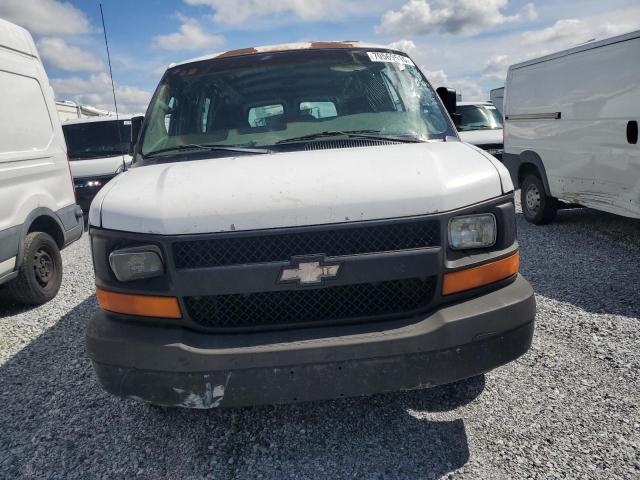 1GCFG15X541104274 - 2004 CHEVROLET EXPRESS G1 WHITE photo 5