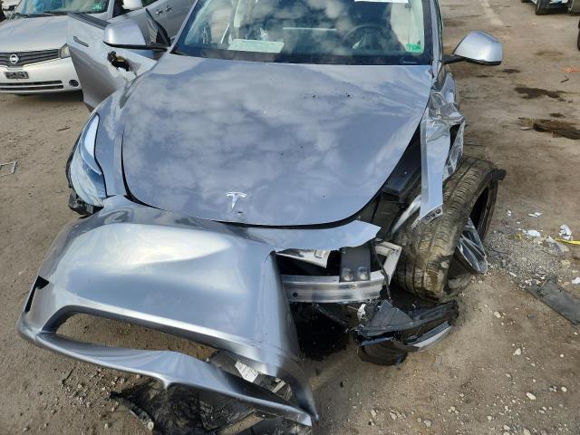 7SAYGDEE9SA366490 - 2025 TESLA MODEL Y SILVER photo 11