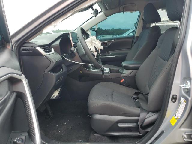 2T3K1RFV5RC281879 - 2024 TOYOTA RAV4 LE 银色 照片 7