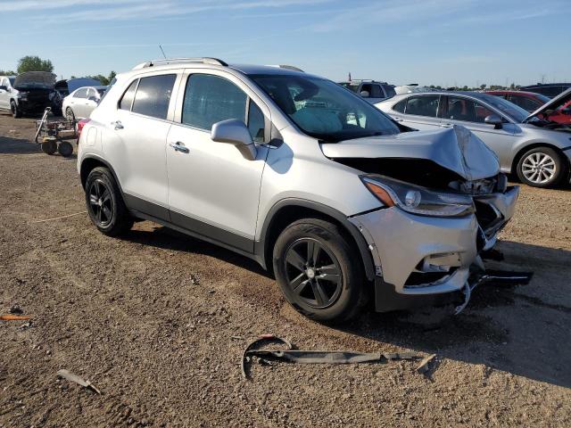 3GNCJLSB3JL258034 - 2018 CHEVROLET TRAX 1LT SILVER photo 4