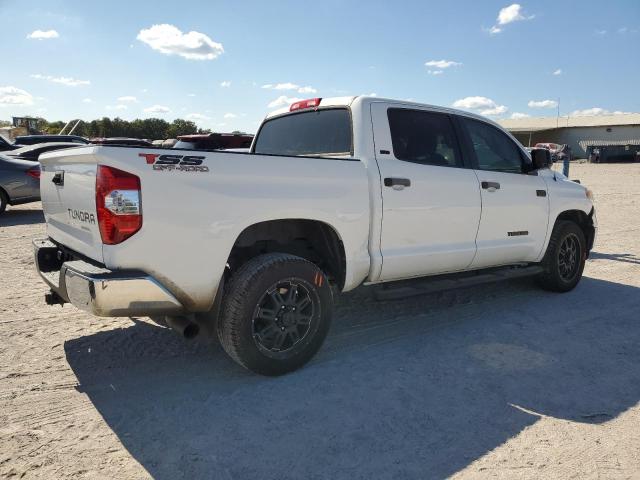 5TFEW5F1XGX210091 - 2016 TOYOTA TUNDRA CREWMAX SR5 WHITE photo 3