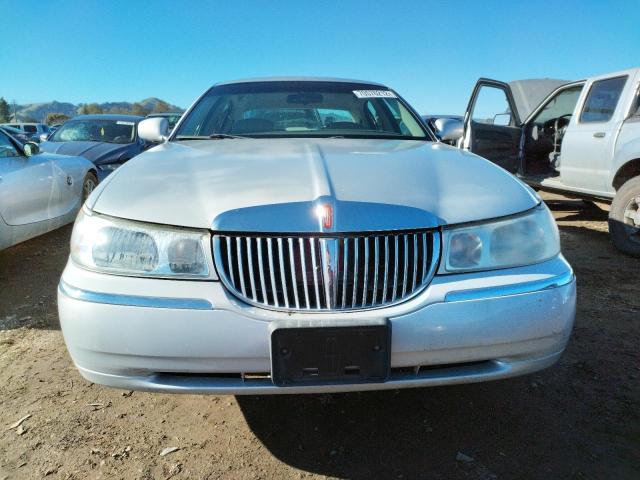 1LNHM81W3YY821546 - 2000 LINCOLN TOWN CAR EXECUTIVE SILVER photo 5
