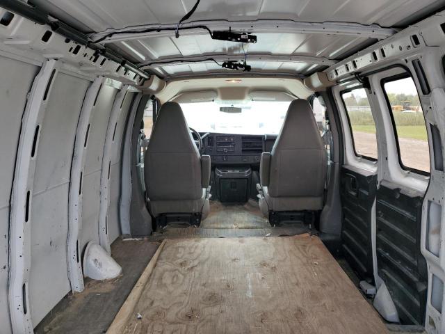 1GCWGAFF8H1114082 - 2017 CHEVROLET EXPRESS G2 WHITE photo 10