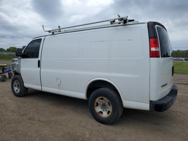 1GCWGAFF8H1114082 - 2017 CHEVROLET EXPRESS G2 WHITE photo 2