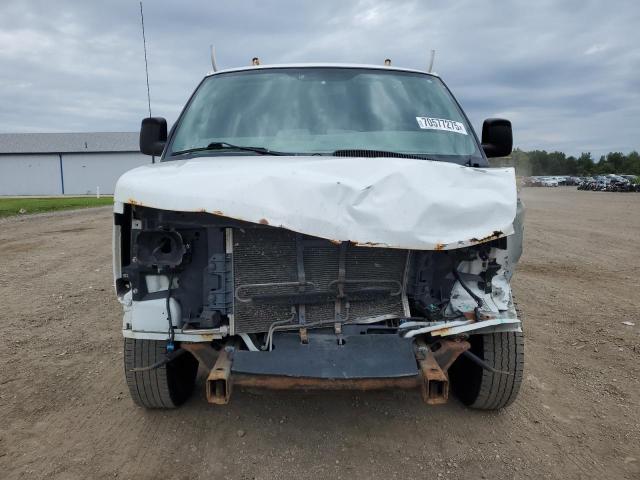 1GCWGAFF8H1114082 - 2017 CHEVROLET EXPRESS G2 WHITE photo 5