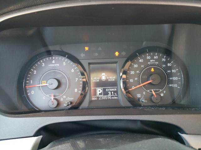 5TDKK3DC3FS565647 - 2015 TOYOTA SIENNA LE SILVER photo 9