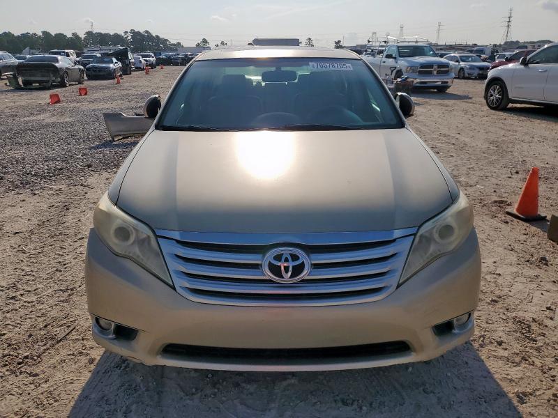 4T1BK3DBXBU371304 - 2011 TOYOTA AVALON BASE ذهبي صورة 5