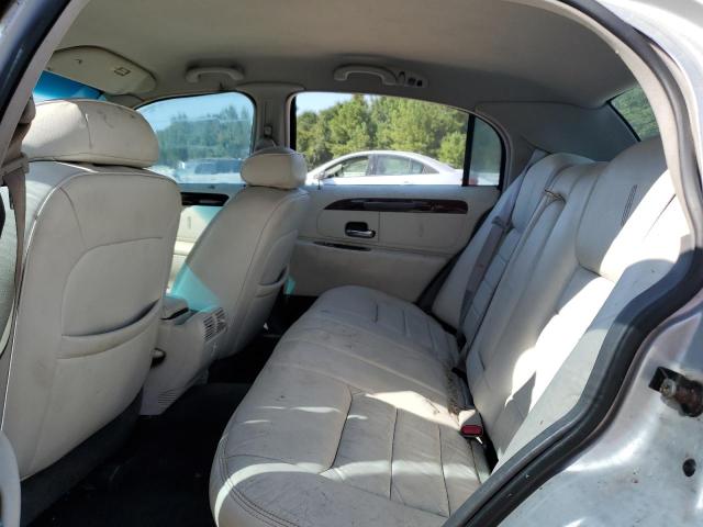 1LNFM82W0WY734500 - 1998 LINCOLN TOWN CAR SIGNATURE SILVER photo 10