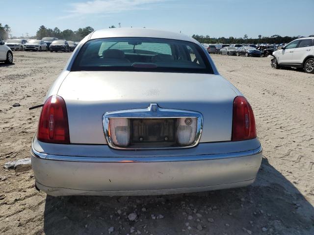 1LNFM82W0WY734500 - 1998 LINCOLN TOWN CAR SIGNATURE SILVER photo 6