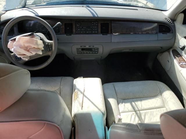 1LNFM82W0WY734500 - 1998 LINCOLN TOWN CAR SIGNATURE SILVER photo 8