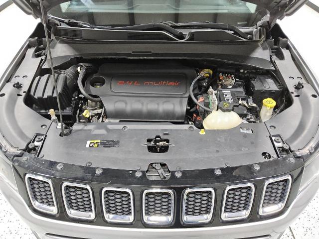 3C4NJDBB2JT143769 - 2018 JEEP COMPASS LATITUDE فضي صورة 12