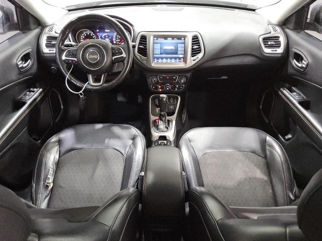 3C4NJDBB2JT143769 - 2018 JEEP COMPASS LATITUDE فضي صورة 8