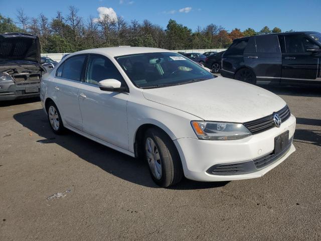 3VWDP7AJ2DM208667 - 2013 VOLKSWAGEN JETTA SE WHITE photo 4