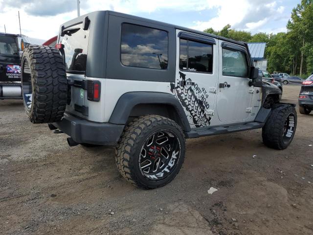 1J4GA59188L565833 - 2008 JEEP WRANGLER UNLIMITED SAHARA SILVER photo 3