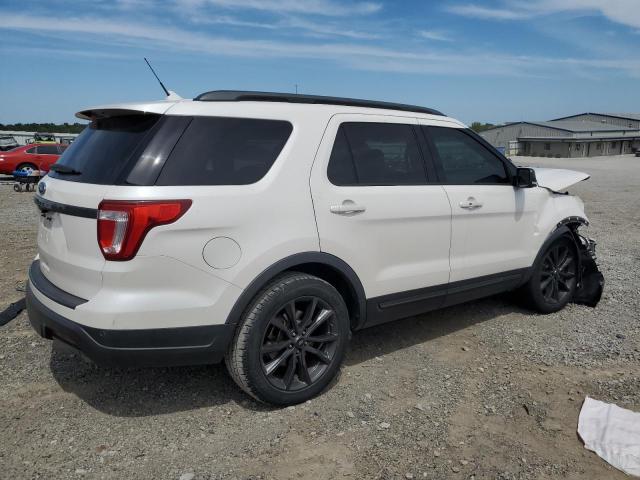 1FM5K7D85JGB03279 - 2018 FORD EXPLORER XLT WHITE photo 3
