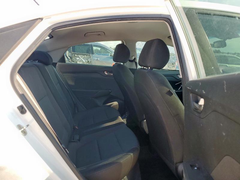 3KPC24A32JE010593 - 2018 HYUNDAI ACCENT SE 白色 照片 10