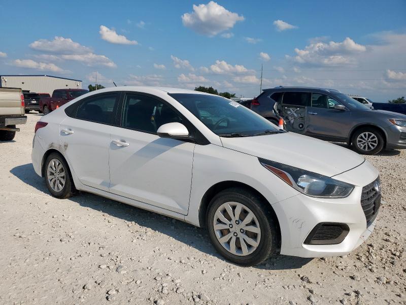 3KPC24A32JE010593 - 2018 HYUNDAI ACCENT SE 白色 照片 4