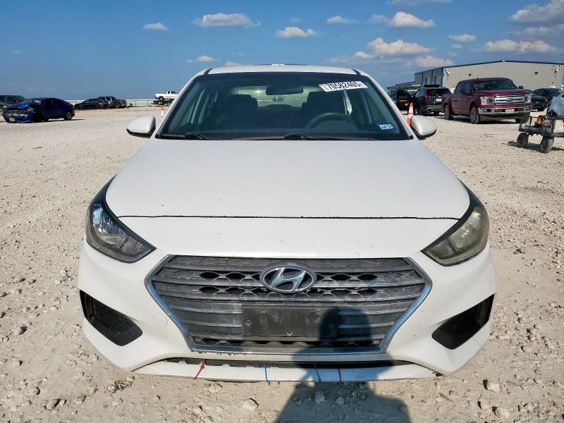 3KPC24A32JE010593 - 2018 HYUNDAI ACCENT SE 白色 照片 5