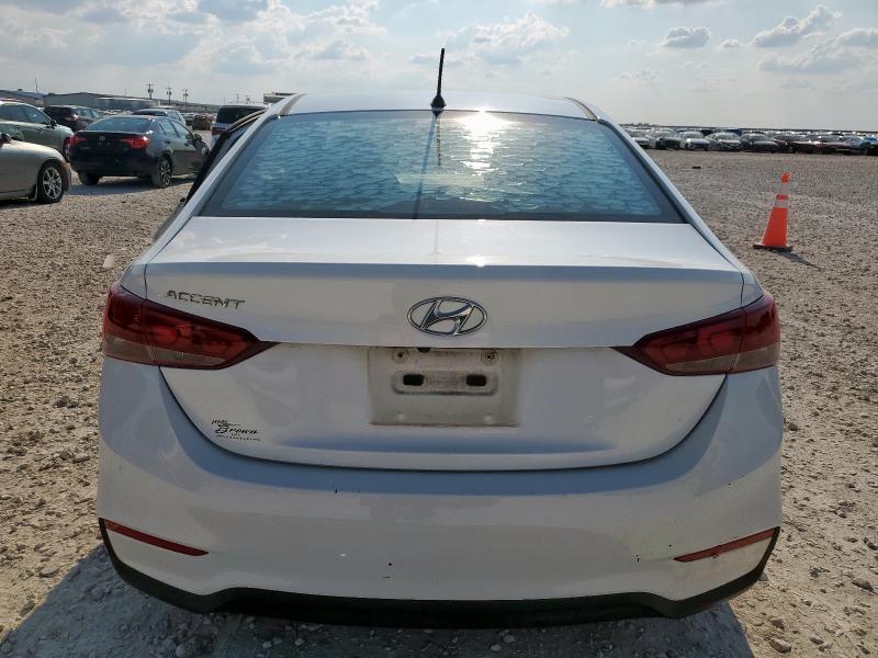 3KPC24A32JE010593 - 2018 HYUNDAI ACCENT SE 白色 照片 6