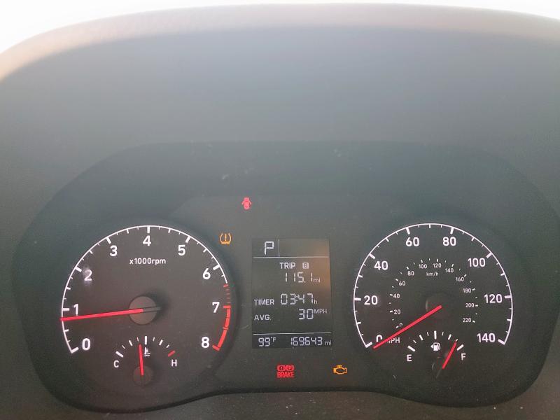 3KPC24A32JE010593 - 2018 HYUNDAI ACCENT SE 白色 照片 9