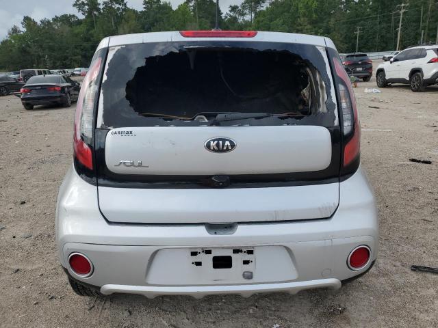 KNDJP3A59J7586637 - 2018 KIA SOUL + SILVER photo 6