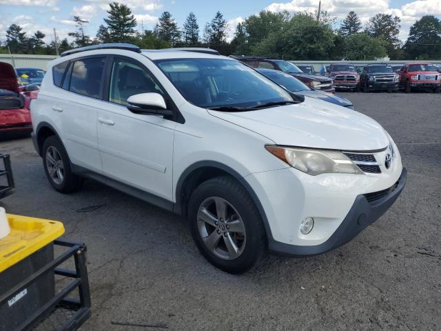 JTMRFREV8FD099263 - 2015 TOYOTA RAV4 XLE WHITE photo 4