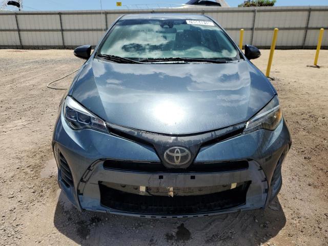 5YFBURHE1JP829586 - 2018 TOYOTA COROLLA L BLUE photo 5