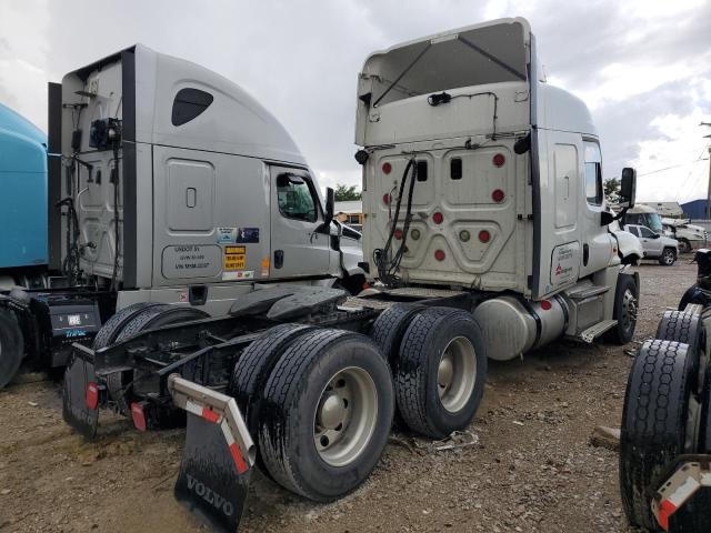 1FUJGLDV2FLGM6313 - 2015 FREIGHTLINER CASCADIA WHITE photo 4