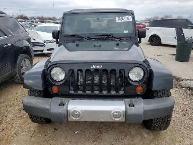 1C4BJWEG5CL117428 - 2012 JEEP WRANGLER U SAHARA BLACK photo 5